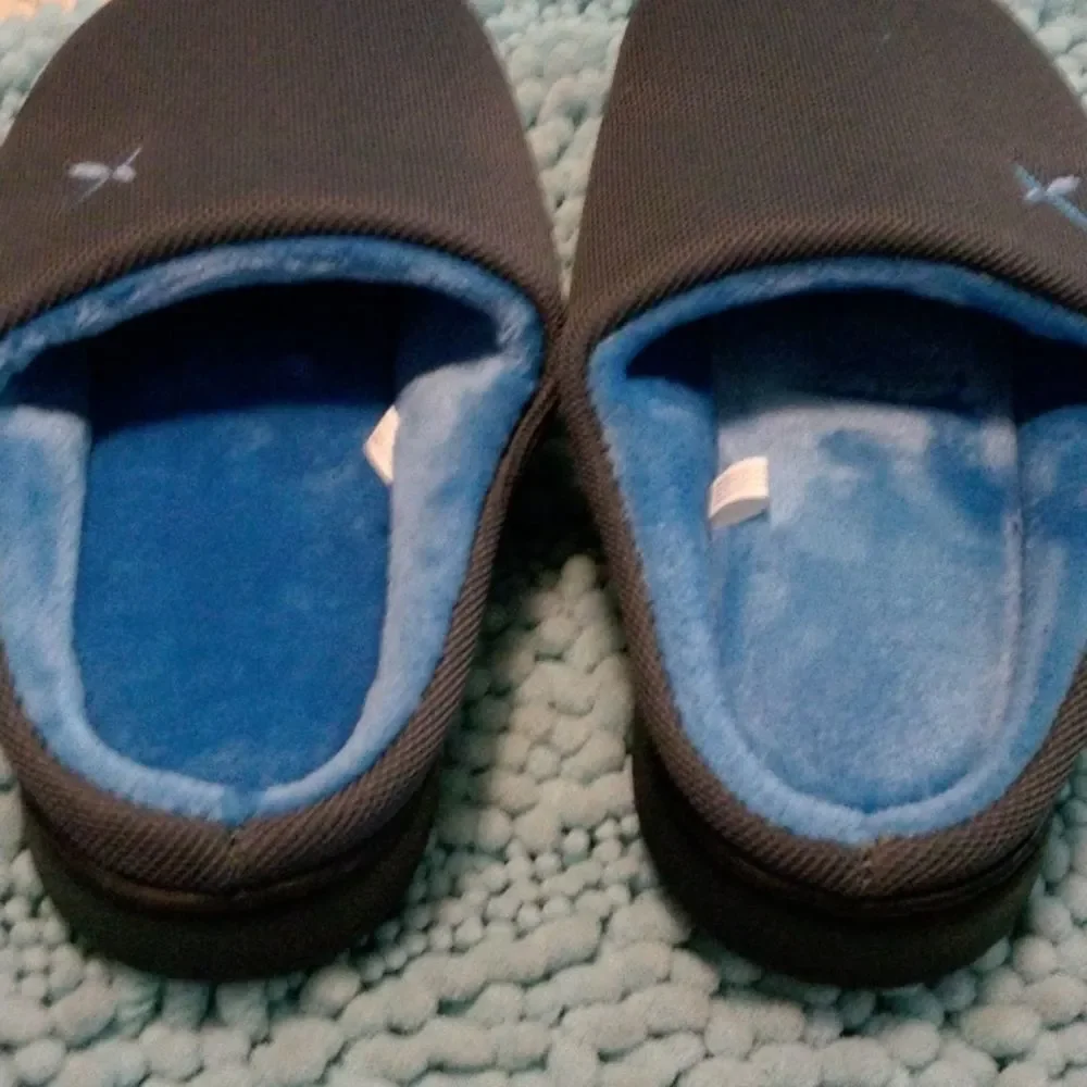 Nwt Men's Kisfly Grey And Blue House Slippers. Size 9-10.